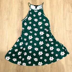 Green white daisy halter skater dress L